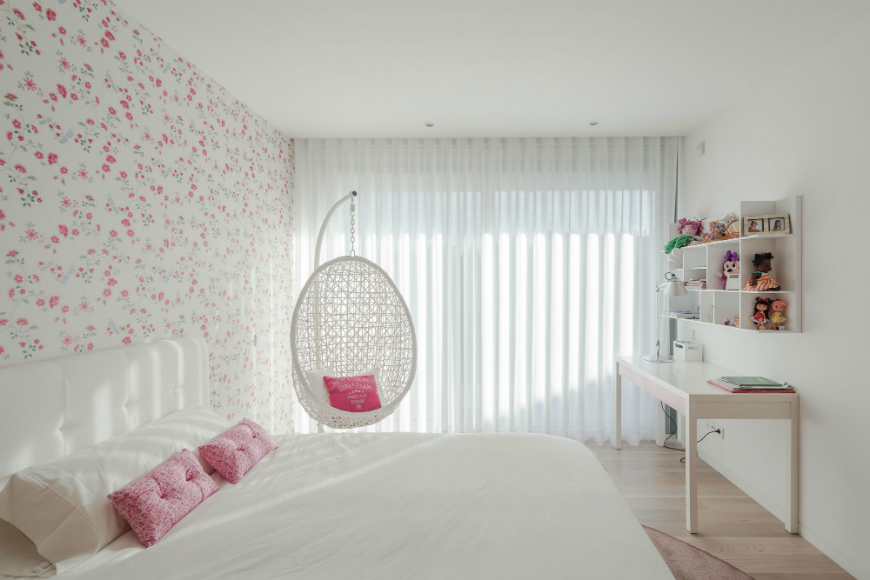 Fabulous Chairs For Kids Bedrooms That Girl’s Will Love ➤ Discover the season's newest designs and inspirations for your kids. Visit us at kidsbedroomideas.eu #KidsBedroomIdeas #KidsBedrooms #KidsBedroomDesigns @KidsBedroomBlog