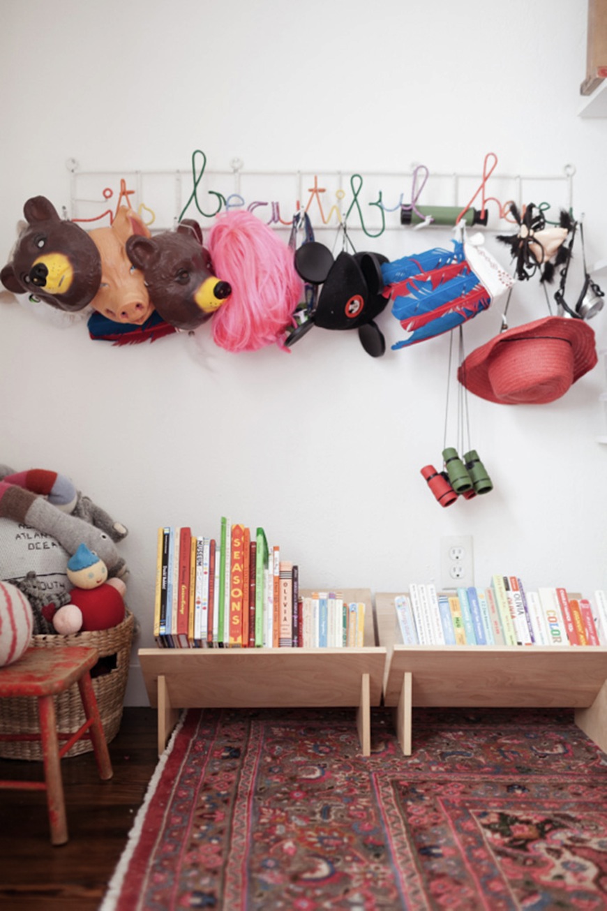 Tips and Tricks: 7 Clever Ways to Display Your Kids' Books ➤ Discover the season's newest designs and inspirations for your kids. Visit us at www.kidsbedroomideas.eu #KidsBedroomIdeas #KidsBedrooms #KidsBedroomDesigns @KidsBedroomBlog