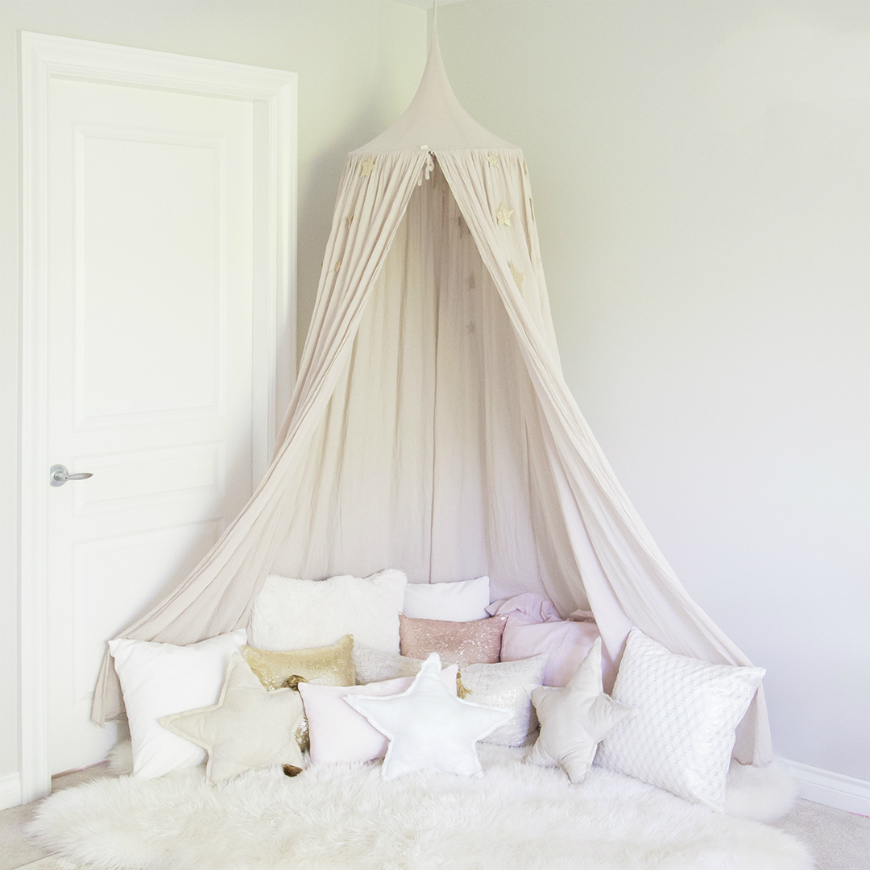 How To Décor Kids Rooms With Fluffy Pillows ➤ Discover the season's newest designs and inspirations for your kids. Visit us at kidsbedroomideas.eu #KidsBedroomIdeas #KidsBedrooms #KidsBedroomDesigns @KidsBedroomBlog