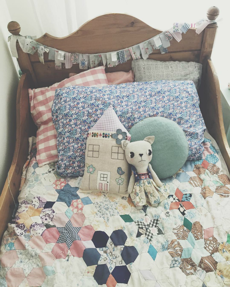 How To Décor Kids Rooms With Fluffy Pillows ➤ Discover the season's newest designs and inspirations for your kids. Visit us at kidsbedroomideas.eu #KidsBedroomIdeas #KidsBedrooms #KidsBedroomDesigns @KidsBedroomBlog