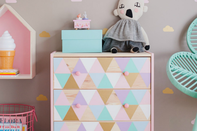 Kids Bedroom Furniture: Adorable Chest Of Drawers for Girls Room ➤ Discover the season's newest designs and inspirations for your kids. Visit us at www.kidsbedroomideas.eu #KidsBedroomIdeas #KidsBedrooms #KidsBedroomDesigns @KidsBedroomBlog