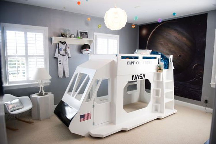 Get the Look: How to Create the Perfect Astronaut-inspired Bedroom ➤ Discover the season's newest designs and inspirations for your kids. Visit us at www.kidsbedroomideas.eu #KidsBedroomIdeas #KidsBedrooms #KidsBedroomDesigns @KidsBedroomBlog